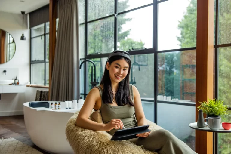 Samphire Neuroscience - 06-Person-2-wearing-Device-Shot-2